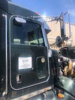 Good Used PAssenger Side Door With Power Windows For A 2006 Peterbilt 386