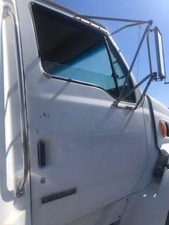 Good Used PAssenger Side Door With MAnuAl Windows For A 2005 Sterling A9500