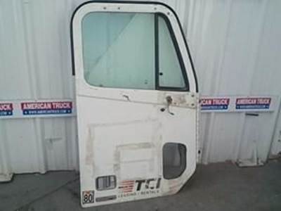 Used Passenger Side Door In Good Condition For FREIGHTLInER Columbia