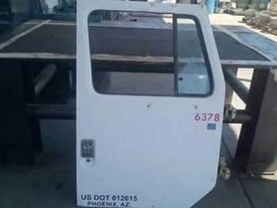 Used White Passenger Side Door For 1996 International 4900 In Good Condition