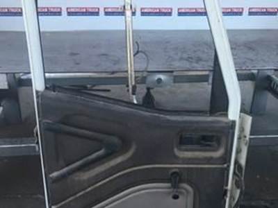Used Driver Side Door For 2001 International 9200i In Good Condition