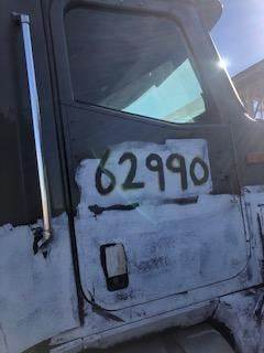 Good Used PAssenger Side Door With MAnuAl Windows For A 2008 InternAtionAl 9200i