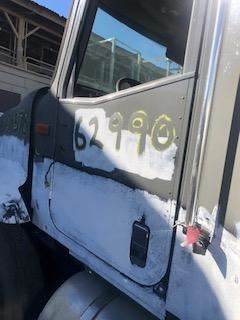 Good Used Driver Side Door With MAnuAl Windows For A 2008 InternAtionAl 9200i