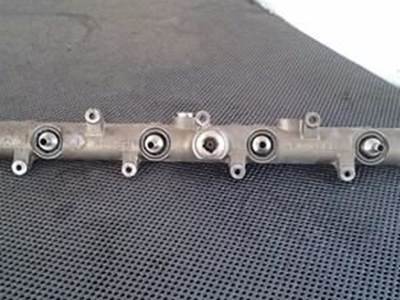 Used Oil Rail For International VT365 6.0L Engine