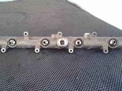 Used Oil Rail For International VT365 6.0L Engine