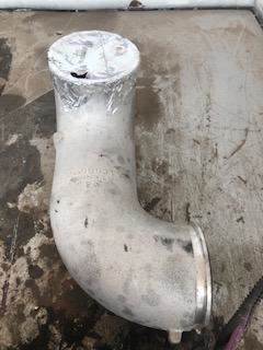 Good Used ChArge Air Inlet Pipe For A Volvo D13. OEM No: 20999319