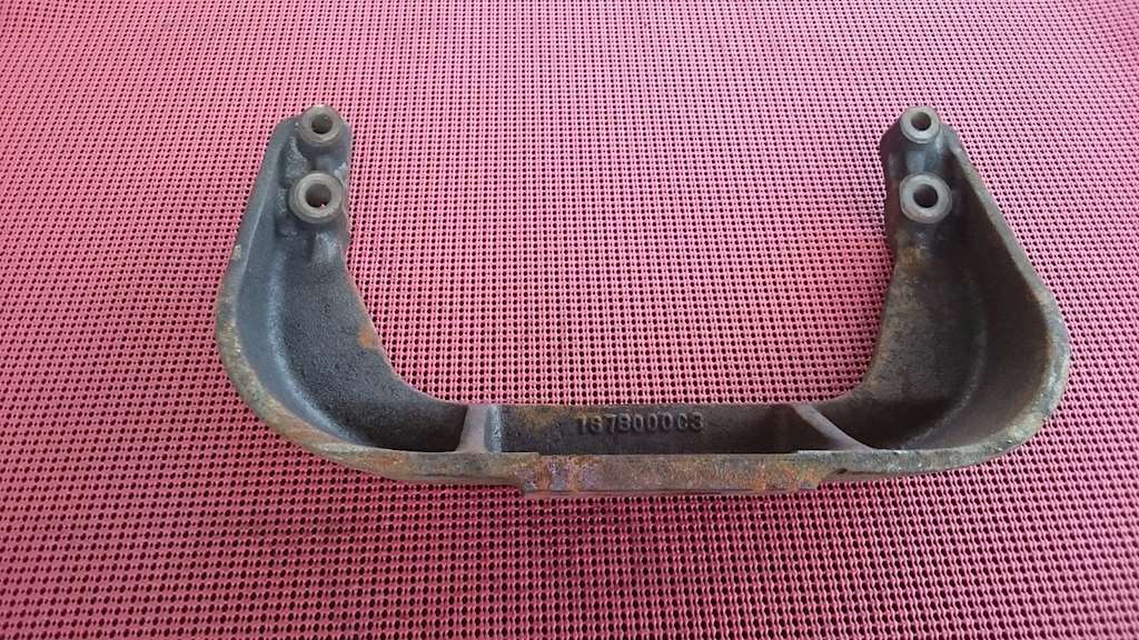 Front Engine Mounting Bracket For A T444E International Engine For Sale