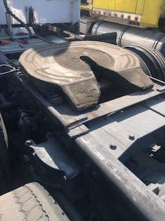 Good Used HollAnd Air Slide Fifth Wheel From A 2008 Peterbilt 386
