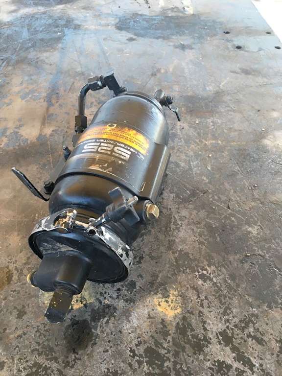 Used b 525 Water Seperator For 2000 Freightliner Classic XL For Sale