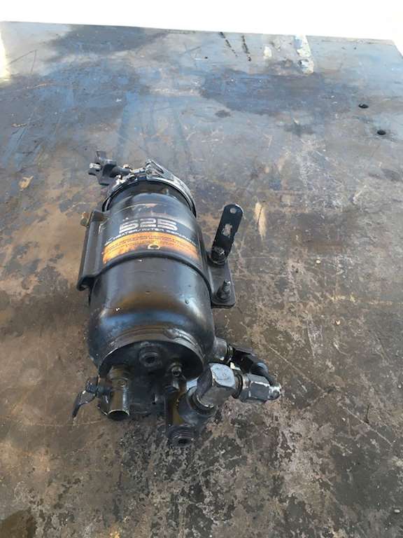 Used b 525 Water Seperator For 2000 Freightliner Classic XL For Sale