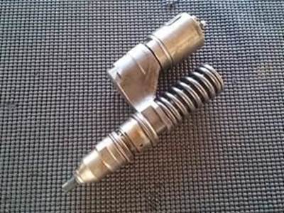 Used Fuel Injector For A Caterpillar 3406 Engine