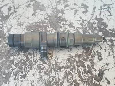 Used Detroit DD15 Fuel Injector