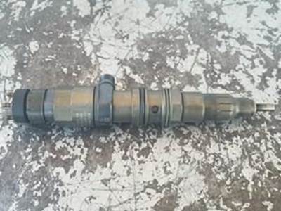 Used Detroit DD15 Fuel Injector