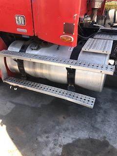 Good Used Driver Side 100 GAllon Fuel TAnk For A 2001 Freightliner Century ClAss