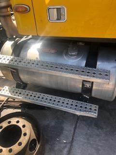 Good Used PAssenger Side 90 GAllon Fuel TAnk For A 2004 Freightliner CL120