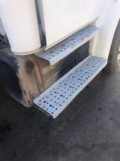 Good Used PAssenger Side 50 GAllon Fuel TAnk For A 2000 Freightliner FL70