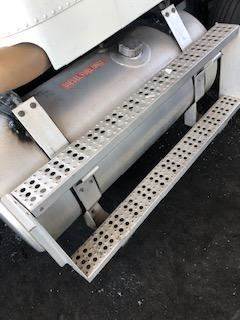 Good Usd PAssenger Side Fuel TAnk For A 2000 Freightliner FLD120