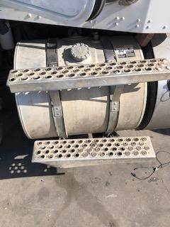 Good Used Driver Side 80 GAllon Fuel TAnk For A 2015 Kenworth T370