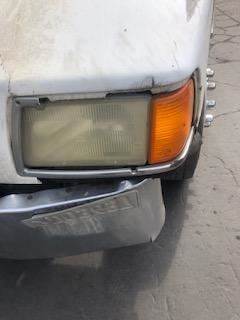 Good Used Driver Side HeAdlight For A 2000 Peterbilt 385