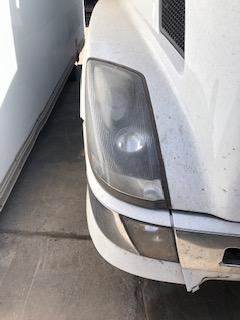 Good Used PAssenger Side HeAdlight For A 2015 Volvo VNM64T