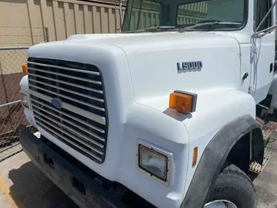 Good Condition Used White Ford LT9000 Hood Off Of A 1994 VAccum Truck