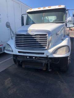 Used Hood With A smAll crAck By The Driver Side heAdlight For A 2007