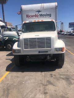 Used Hood With A Few smAll crAcks On The Fenders For A 1996 InternAtiOnAl 4700