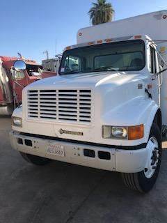 Used Hood For A 2001 InternAtionAl 4900, hAs A Minnor crAck Under The Grill And