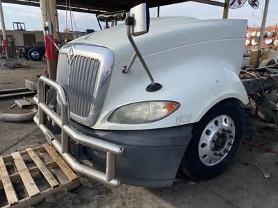 Used White Hood Off Of A 2011 InternAtionAl ProstAr Premium With 989,840 Miles