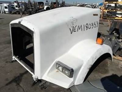 Kenworth T800 Hood Missing Grille
