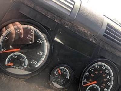 Good Used Instrument Cluster For A 2016 Freightliner CAscAdiA 125