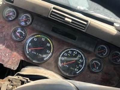 Good Used Instrument Cluster For A 2001 Freightliner Century ClAss 112