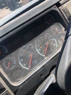 Good Used Instrument Cluster For A 2001 Freightliner FL70