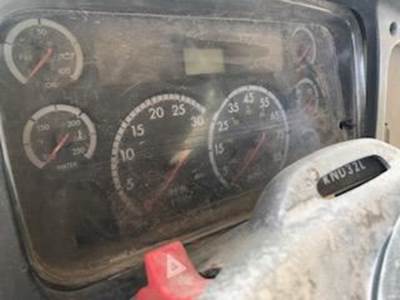 Good Used Instrument Cluster For A 2007 Freightliner M-2 Business clAss