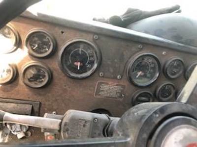 Good Used Instrument Cluster For A 2001 Peterbilt 320