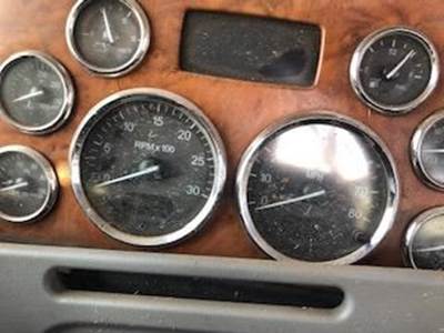 Good Used Instrument Cluster For A 2006 Peterbilt 379