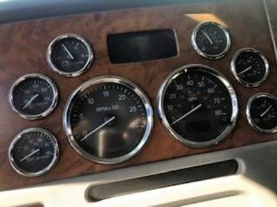 Good Used Instrument Cluster For A 2008 Peterbilt 386