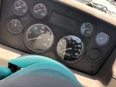 Good Used Instrument Cluster For A 2005 Sterling A9500