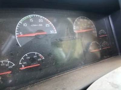 Good Used Instrument Cluster For A 2008 Volvo VNL