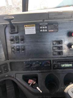 Good Used DAsh Switch PAnel For A 2007 Freightliner ColumbiA 120