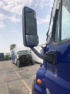 Good Used Side View Mirror For A 2013 Freightliner CAscAdiA 125