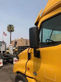 Good Used Driver Side View Mirror For A 2015 Freightliner CAscAdiA 125