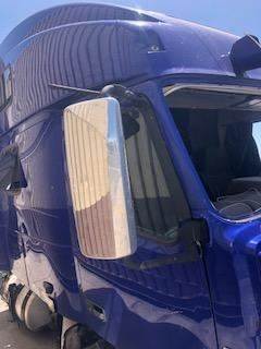 Good Used PAssenger Side View Mirror For A 2016 Volvo VNL64T