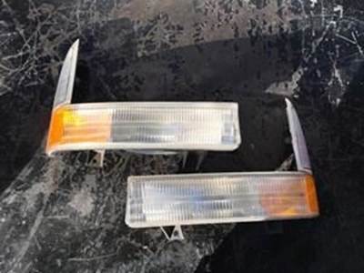 Used Turn Signal Lights For 1999-2006 F-250 And F-350 Super Duty