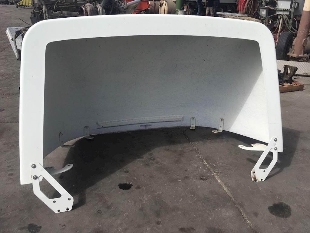 Wind deflector for freightliner cascadia Clearance