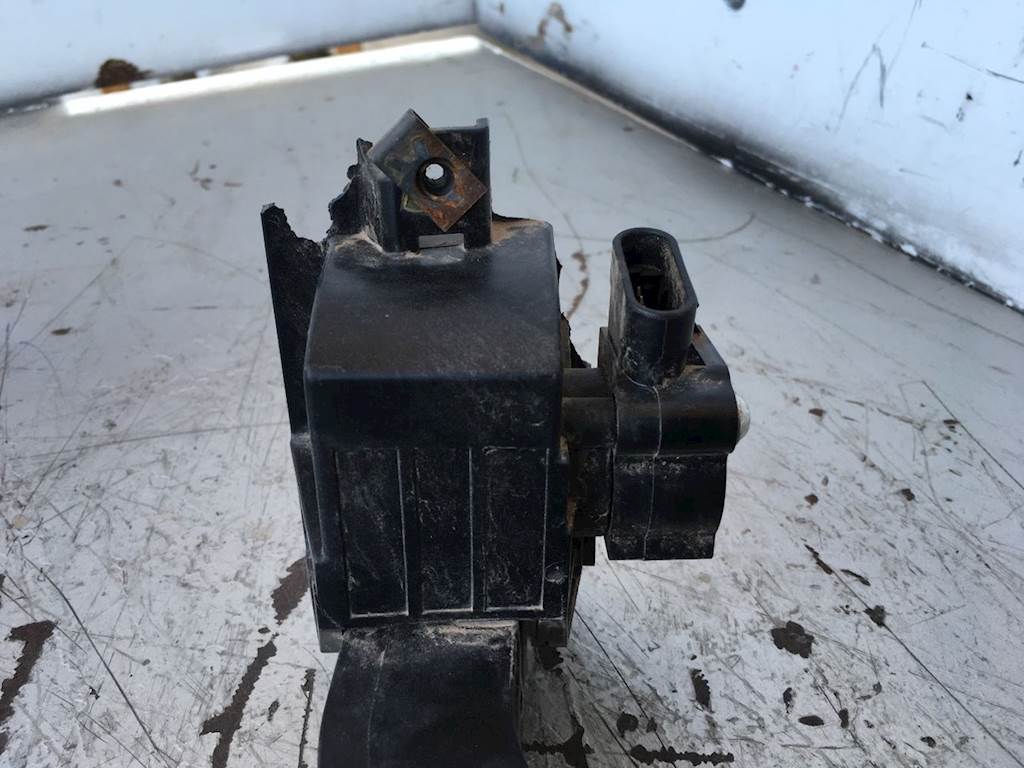 Used Freightliner Cascadia Accelerator Pedal With Throttle Sensor For