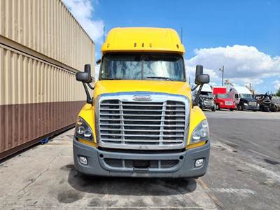 Part Type: Vehicle For Sale - 73" T/A Condo Tractor, Detriot DD15 Engine, Engine