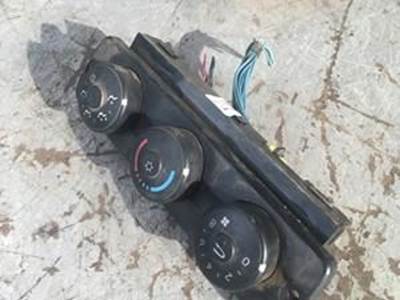 2013 Freightliner Cascadia Climate Control A2260645101