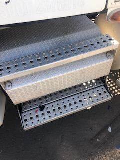 PArt Type: BAttery Box/TrAy - Good Used BAttery Box For A 2009 Freightliner