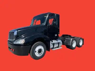 Part Type: Vehicle For Sale - 2003 Freightliner Columbia CL12064ST Tandem-Axle